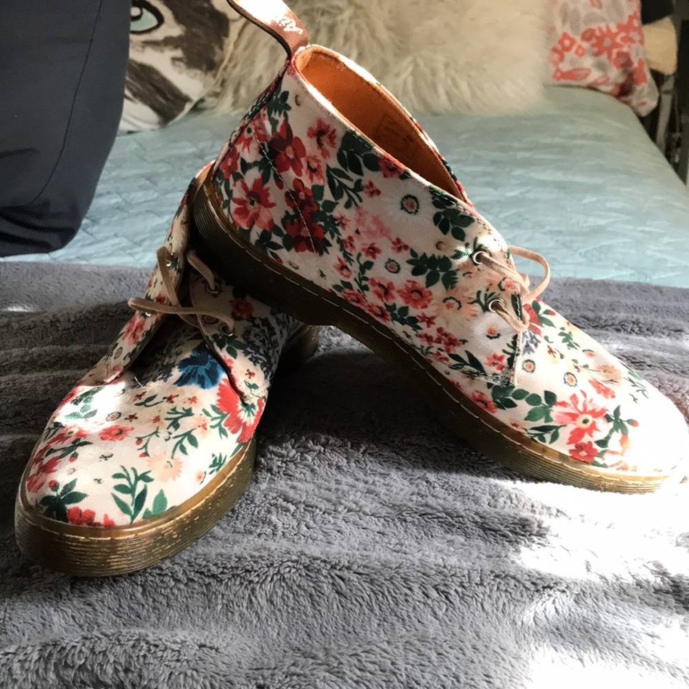 Dr. Martens Daytona Secret Garden